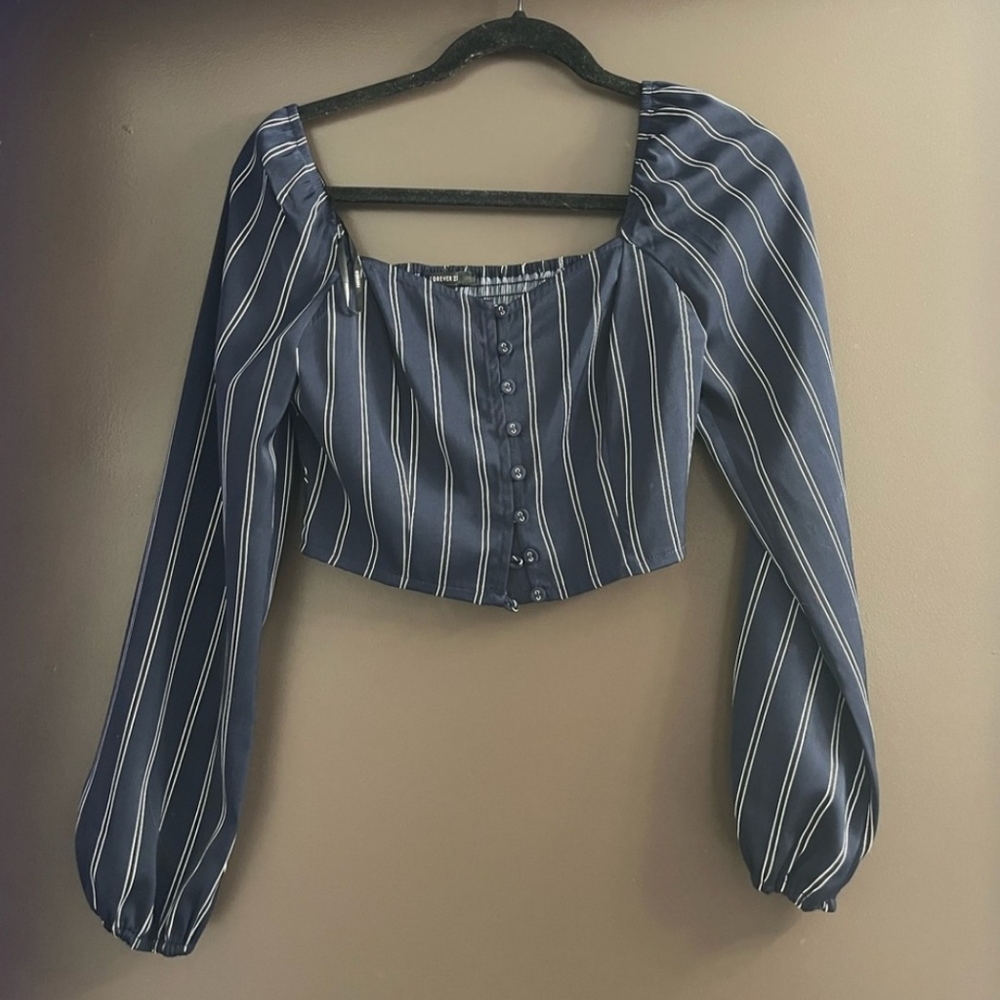 🛑 Forever 21  Small Blue & White Cropped Long Sleeve Button Up Blouse 🚔